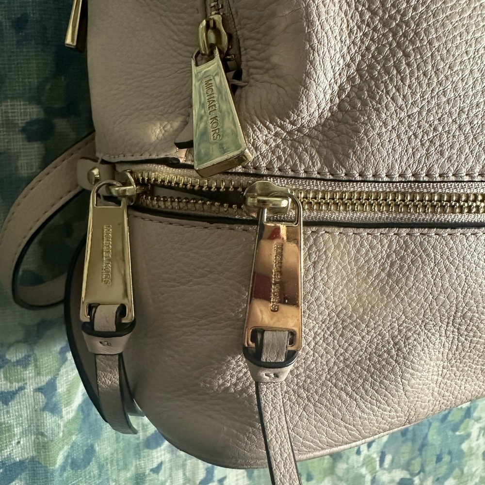 Michael Kors Rhea Pebbled Leather Small Backback - Picture 4 of 15